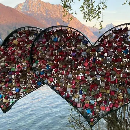 Ferienhaeuschen Am Traunsee Mit Tretboot Zur Freien Nutzung Am Badeplatz Altmuenster