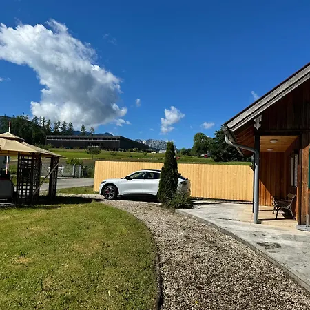 Holiday home Ferienhaeuschen Am Traunsee Mit Tretboot Zur Freien Nutzung Am Badeplatz Altmuenster
